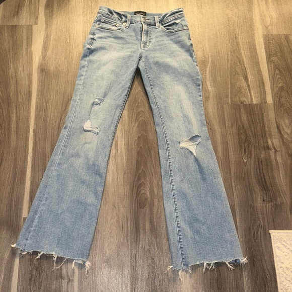 NWOT Lucky Brand Mid Rise Sweet Flare Jean - Picture 3 of 5